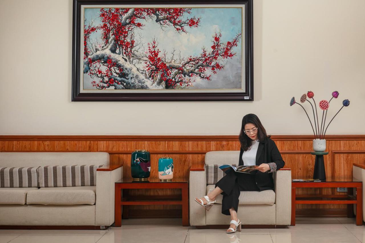 A25 Hotel - 705 Lac Long Quan Ханой Экстерьер фото